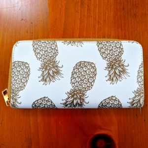 Adorable pineapple print Coral Bay accordion wallet